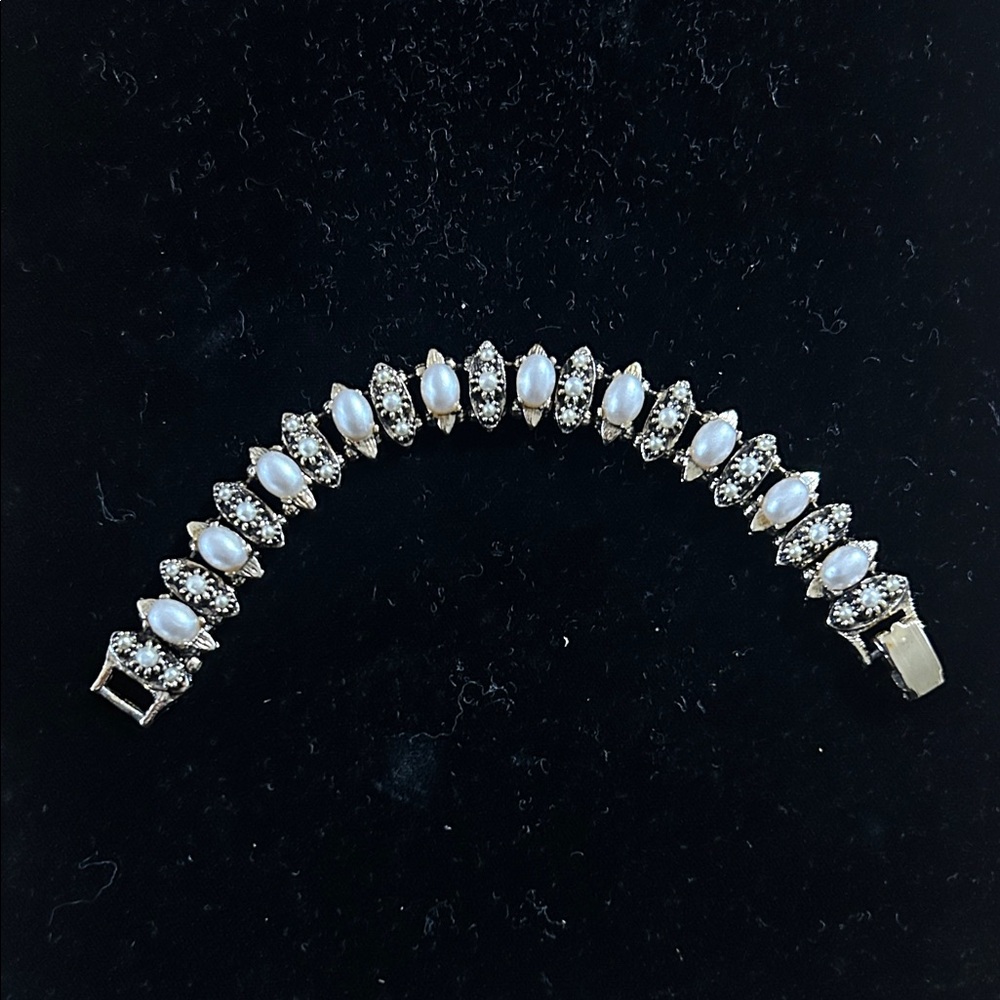 Vintage Gold-Tone White Faux Pearl Book Link Bracelet